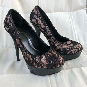 Women’s Black Laced Pumps